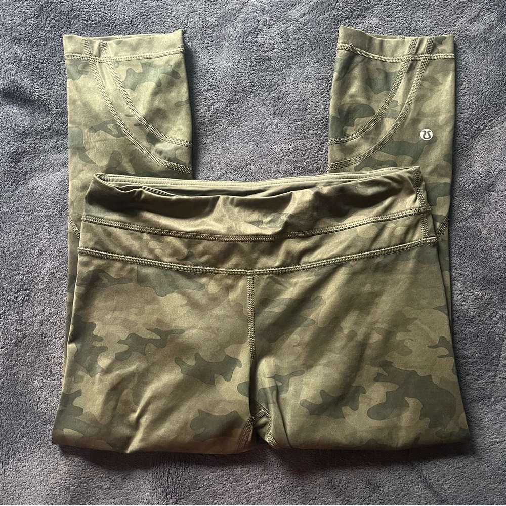 Lululemon Run Inspire Crop II Leggings Savasana Camo Fatigue Green size 6